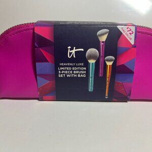 New: Limited Edition It Cosmetics 3 Piece Brush Set with Luxe Case